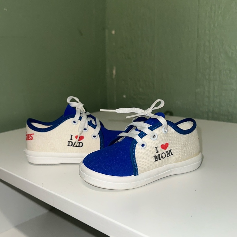 Vintage Huggies + Kleenex I love mom / I love dad baby shoes
